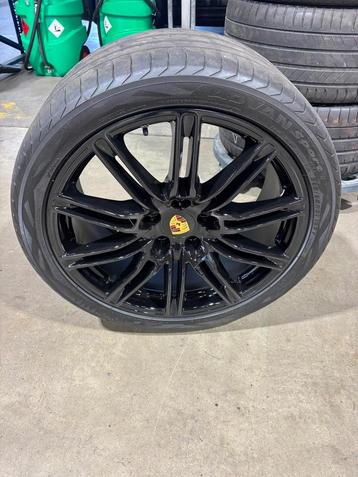 Porsche cayenne velgen beschikbaar voor biedingen