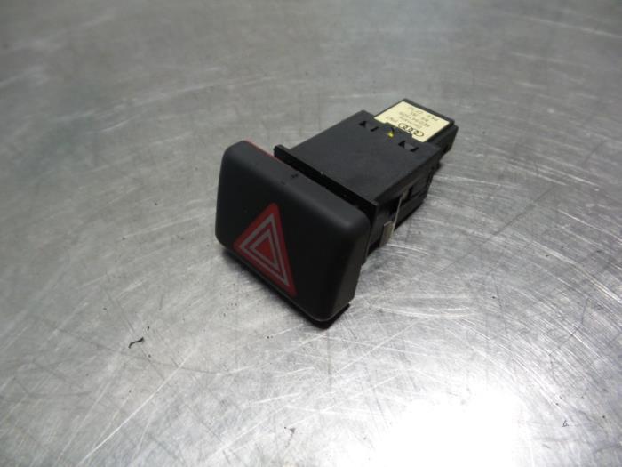 Commutateur éclairage d'urgence d'un Audi A4 (A4 01-), Autos : Pièces & Accessoires, Tableau de bord & Interrupteurs, Audi, Utilisé