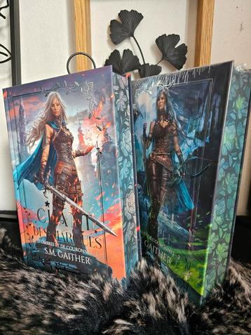 Of Shadows and Crowns — Volume 1 & 2 — Franse editie met har beschikbaar voor biedingen