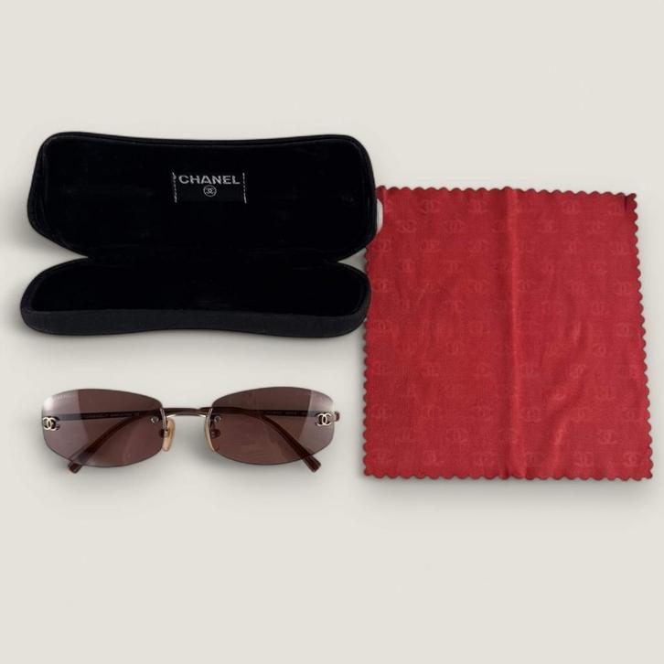 Chanel vintage zonnebril roze, Handtassen en Accessoires, Zonnebrillen en Brillen | Dames, Gebruikt, Zonnebril, Overige merken