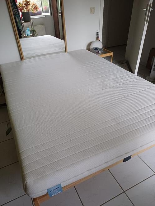 Matras en lattenbodem, Huis en Inrichting, Slaapkamer | Matrassen en Bedbodems, Zo goed als nieuw, Matras, 140 cm, 200 cm, Twijfelaar