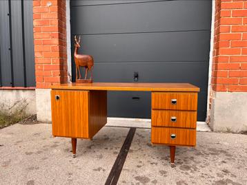 Vintage/retro design bureau beschikbaar voor biedingen