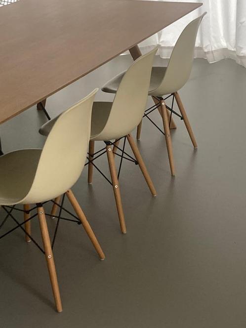 Chaises inspirée des Eames plastic chair, Huis en Inrichting, Stoelen, Gebruikt, Vijf, Zes of meer stoelen, Hout, Kunststof, Metaal