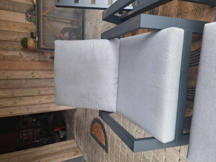 2 lounge zetels met voetbank en kussens, Tuin en Terras, Tuinsets en Loungesets, Zo goed als nieuw, Loungeset, Aluminium, 2 zitplaatsen