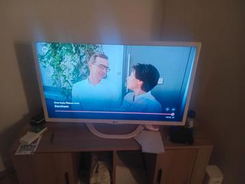 LG smart tv 32inch  beschikbaar voor biedingen