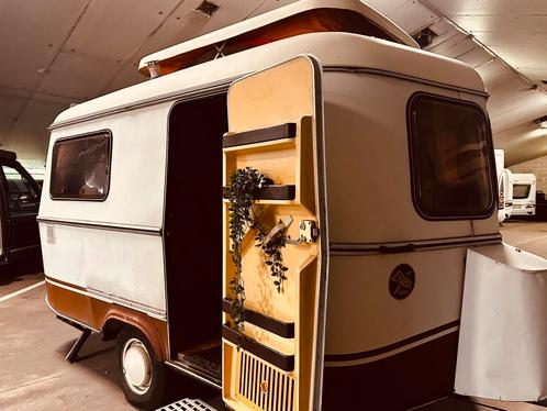 Te koop: Retro Vintage Eriba Familia Touring – 4 persoons!, Caravans en Kamperen, Caravans, Particulier, tot en met 4, 500 - 750 kg