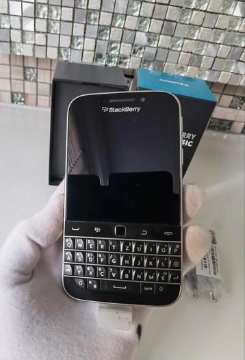 Nieuw blackberry classic Q20 Compleet met alles in de doos  beschikbaar voor biedingen