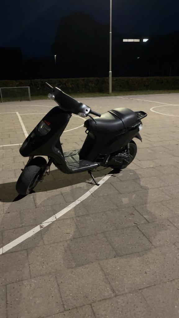 Typhoon zip 2t B-klasse, Fietsen en Brommers, Scooters | Piaggio, Zo goed als nieuw, Zip, Klasse B (45 km/u), Tweetakt, Ophalen