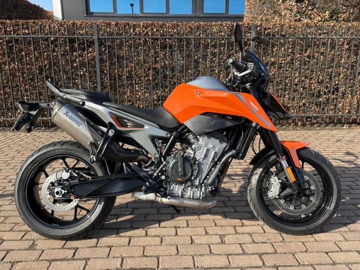 KTM Duke 790 - Akrapovic, Motos, Motos | KTM, Entreprise, Naked bike, plus de 35 kW, 2 cylindres, Permis Moto A, ABS, Éclairage LED