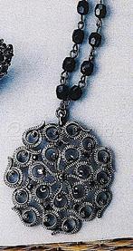 AVON: De Oralia-ketting, hanger aan een ketting, Handtassen en Accessoires, Kettingen, Ophalen of Verzenden, Nieuw, Zwart