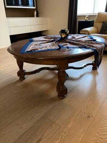 Houten salontafel 150x110. Op te schuren beschikbaar voor biedingen