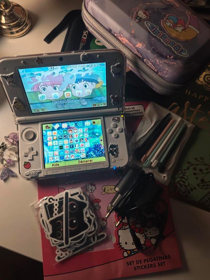 Nintendo 3ds XL gemodificeerd, Games en Spelcomputers, Spelcomputers | Nintendo 2DS en 3DS, Zo goed als nieuw, 3DS XL, Wit, Met games