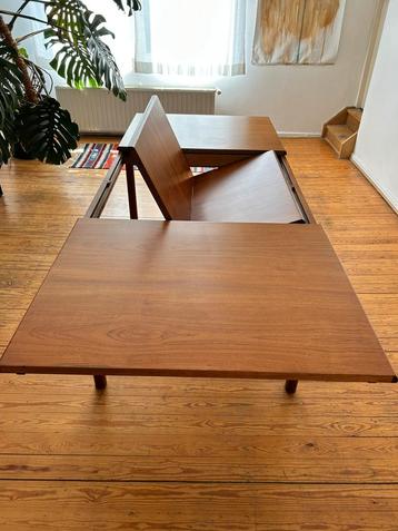 1960’s extendable table beschikbaar voor biedingen