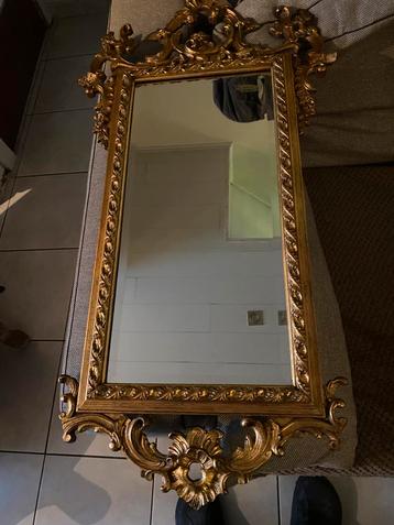 Twee vintage vergulde spiegels beschikbaar voor biedingen