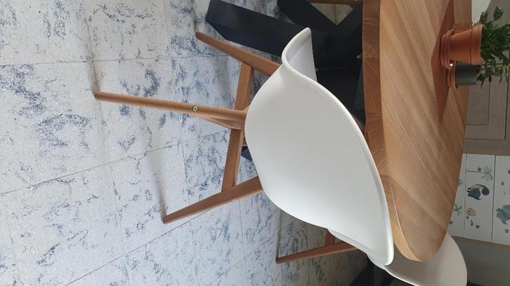 4 Kuipstoelen - Eames stijl, Huis en Inrichting, Stoelen, Gebruikt, Vier, Hout, Kunststof, Wit, Ophalen
