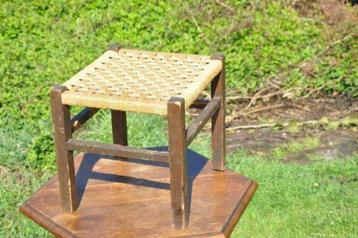 tabouret en bois dessus corde  beschikbaar voor biedingen