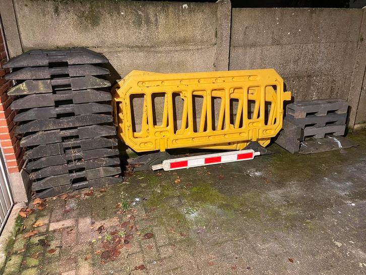 Blocs de démarcation et de poids, Bricolage & Construction, Abris de chantier & Baraques de chantier, Utilisé, Enlèvement