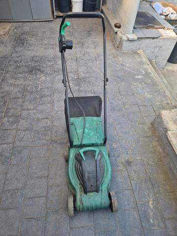 Je vends petit tondeuse électrique en bon état beschikbaar voor biedingen