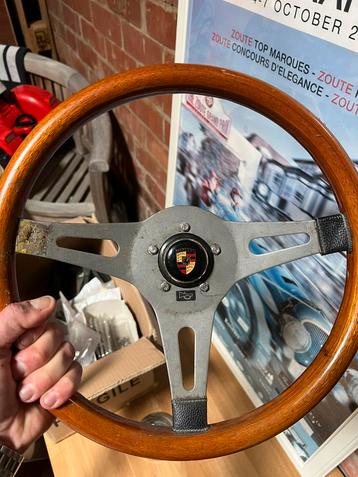 Porsche houten sportstuur met naaf beschikbaar voor biedingen