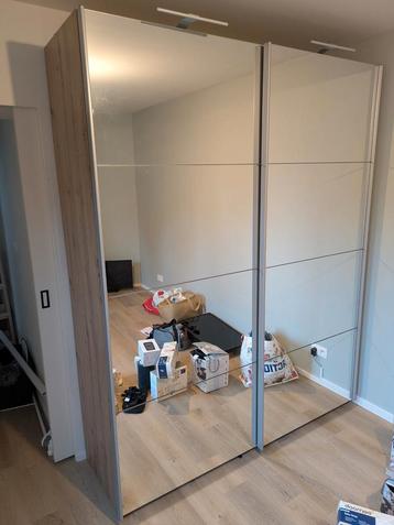 Kleerkast met spiegelschuifdeuren beschikbaar voor biedingen
