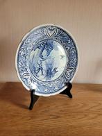 Assiette bleue de Delft Boch Belgium — peinte à la main, par, Enlèvement ou Envoi
