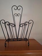 Krantenrekje, Huis en Inrichting, Woonaccessoires | Krantenbakken en Lectuurbakken, Ophalen, Zo goed als nieuw