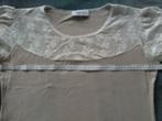 Lichtbruin en gebroken wit gestreept T-shirt met kanten bove, Gedragen, Beige, Maat 42/44 (L), Ophalen of Verzenden