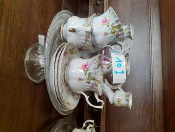 Klein servies  beschikbaar voor biedingen