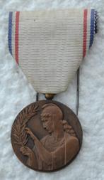 Medaille, Fr bronzen Medaille Reconnaissance Francaise 40-45, Collections, Autres, Enlèvement ou Envoi, Ruban, Médaille ou Ailes