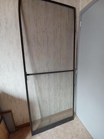 Hordeur in zeer goede staat beschikbaar voor biedingen