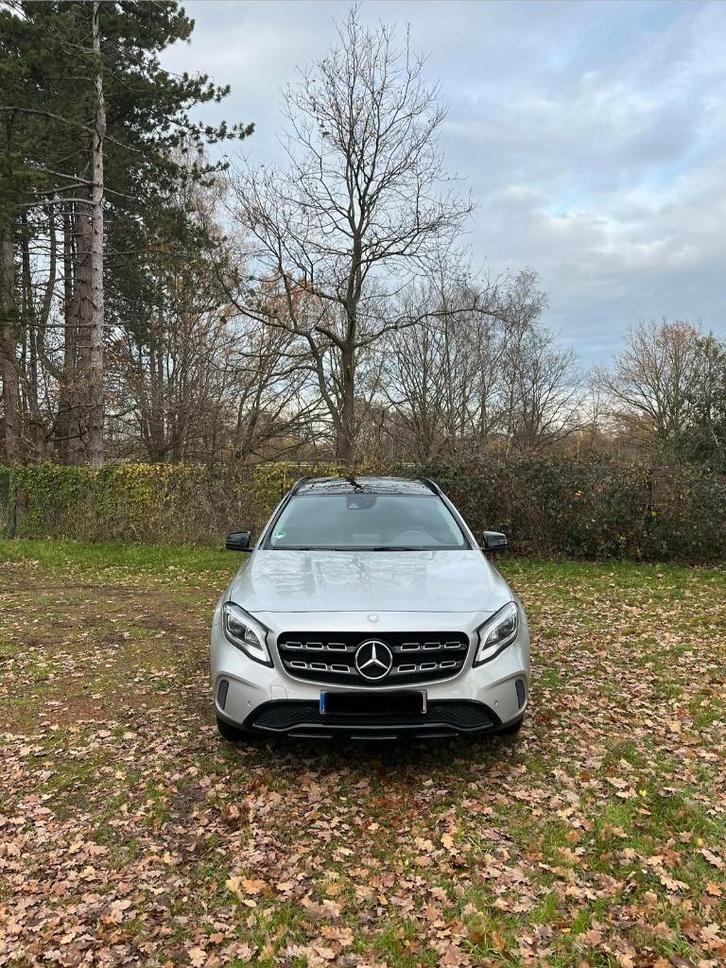 Mercedes-Benz GLA 180 AMG Pack Night, Autos, Mercedes-Benz, Particulier, GLA, ABS, Caméra de recul, Phares directionnels, Airbags