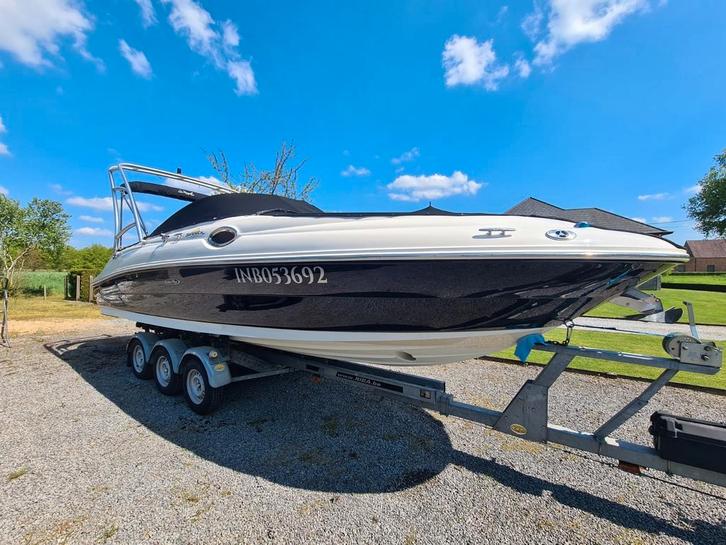 Sea Ray sundeck 240 met boegschroef., Watersport en Boten, Speedboten, Zo goed als nieuw, 6 meter of meer, Benzine, 200 pk of meer
