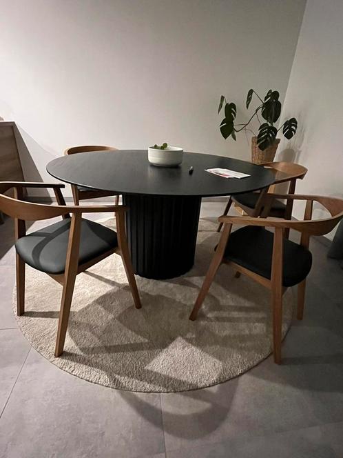 HKLiving pillar eettafel (140cm diameter), Huis en Inrichting, Tafels | Eettafels, Gebruikt, 100 tot 150 cm, Vijf personen of meer