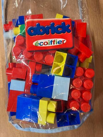 Bouwblokken écoiffier beschikbaar voor biedingen