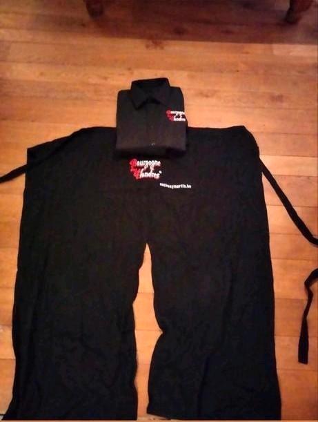 Bourgogne des Flandres. Chemise et tablier.
Neufs., Collections, Marques de bière, Neuf, Enlèvement ou Envoi