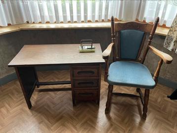 Vintage houten bureautje met bijpassende stoel, Huis en Inrichting, Bureaus, Ophalen, Gebruikt, Bureau