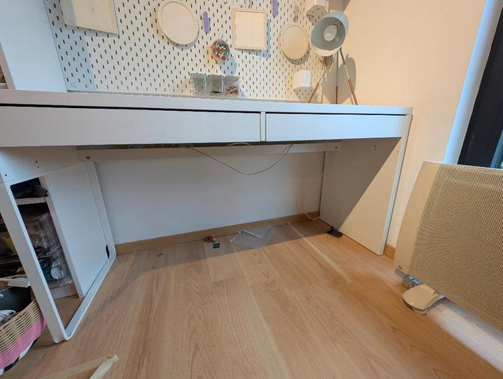 IKEA MICKE bureau wit – 2 jaar – perfecte staat, Huis en Inrichting, Bureaus, Zo goed als nieuw, Bureau, Ophalen