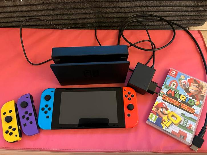 Nintendo Switch console, Games en Spelcomputers, Spelcomputers | Nintendo Switch, Gebruikt, Switch 2019 Upgrade, Met 2 controllers