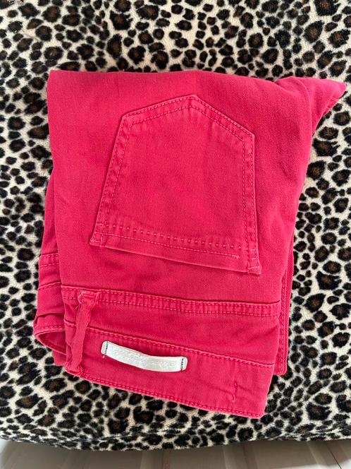 Pantalon fushia rouge skinny stradivarius, Kleding | Dames, Spijkerbroeken en Jeans, Zo goed als nieuw, Ophalen