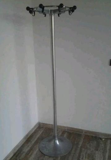 Vintage zeldzame, grote staande kapstok voor papegaaien beschikbaar voor biedingen