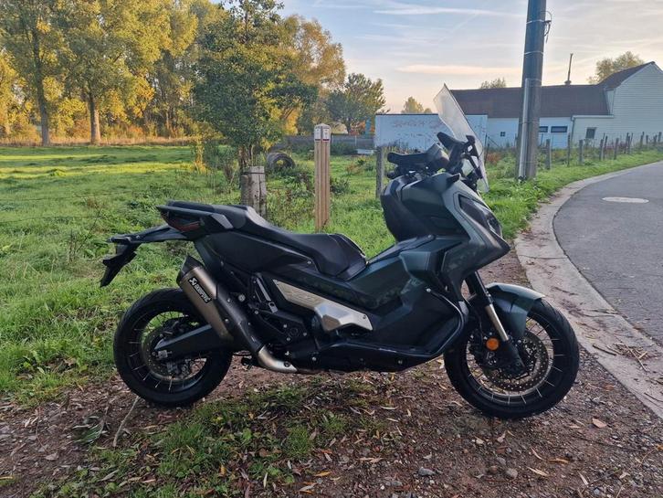 Honda Xadv 750 Akrapovic, Motoren, Motoren | Honda, Bedrijf, Scooter, meer dan 35 kW, 2 cilinders, Motorrijbewijs A, ABS, LED Verlichting
