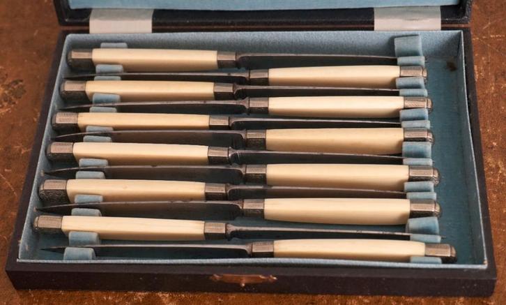 12 messen van het Namuroise Boland Cutlery, Antiek en Kunst, Antiek | Bestek, Ophalen of Verzenden