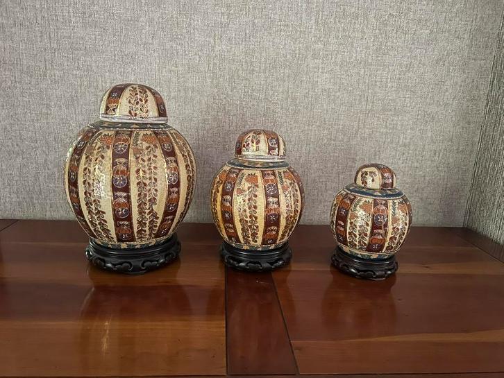 Trio van geglazuurde keramische gemberpotten in Imari-stijl., Antiek en Kunst, Antiek | Keramiek en Aardewerk, Ophalen