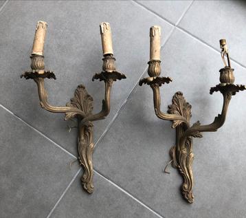 Paar bronzen wandlampen in Louis XV-stijl. beschikbaar voor biedingen