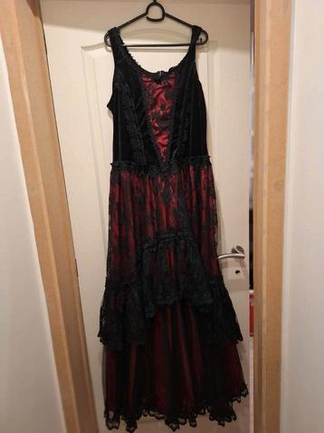 Sinister longdress beschikbaar voor biedingen
