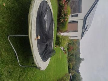 Av trampoline do. 300, livr+mont poss ni gratuit ni à donner beschikbaar voor biedingen