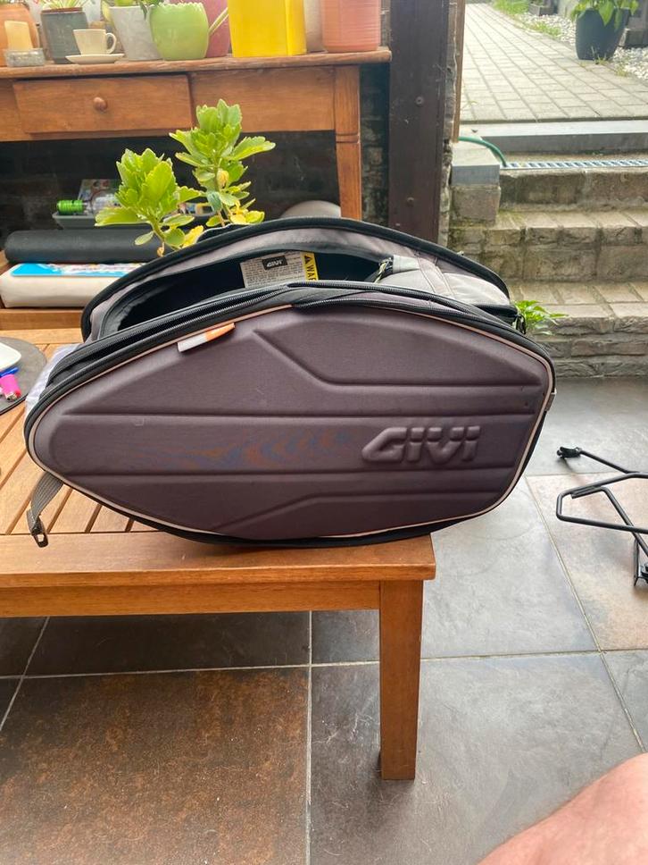 Givi zijtassen met beugels honda cb650r, Motoren, Accessoires | Koffers en Tassen, Gebruikt, Ophalen