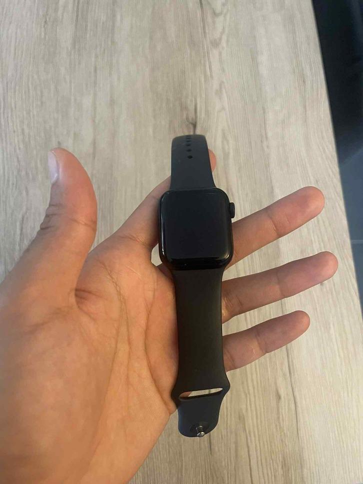 Apple watch SE 2023, 40mm, midnight, sportsband, Computers en Software, Overige Computers en Software, Zo goed als nieuw, Ophalen
