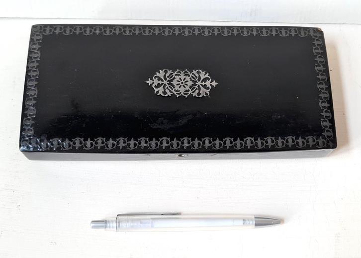 19de eeuws papier maché pennendoos met cartouche, Diversen, Bureau-accessoires, Gebruikt, Ophalen of Verzenden