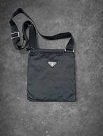 Prada tasje re-nylon zwart, Handtassen en Accessoires, Tassen | Schoudertassen, Ophalen of Verzenden, Zo goed als nieuw, Zwart